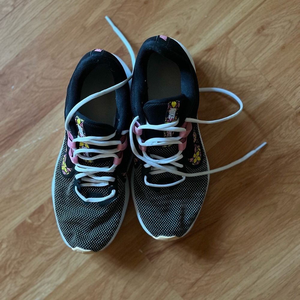 Nike Women's Black and Pink Floral Sneakers